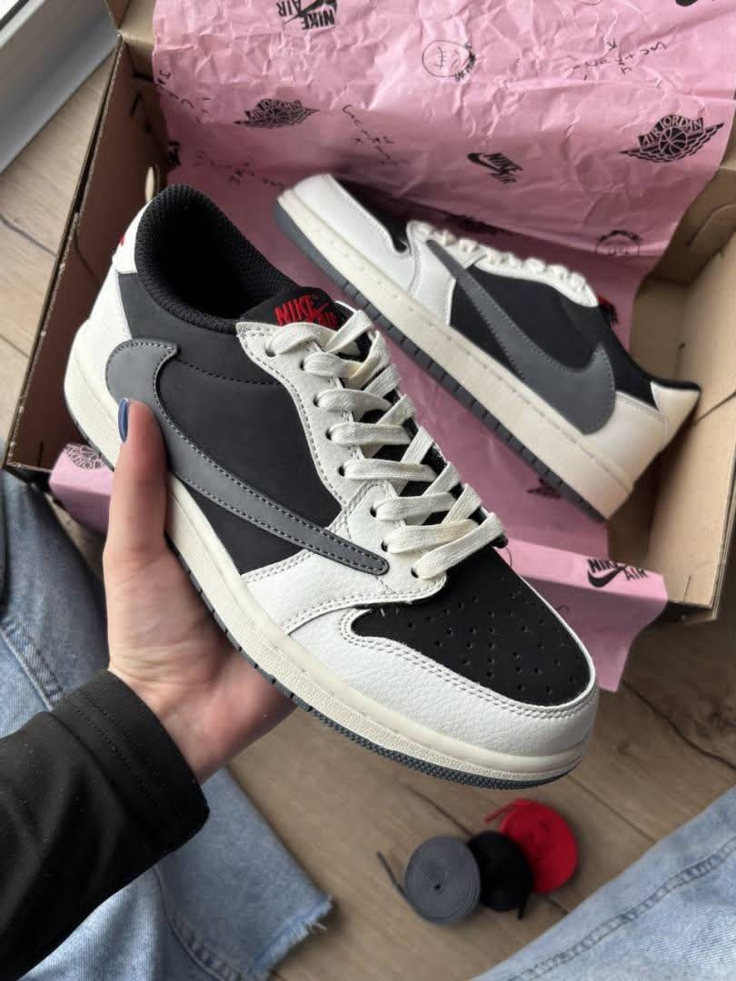 Brand : Nike Jordan 1 Low travis Scott    