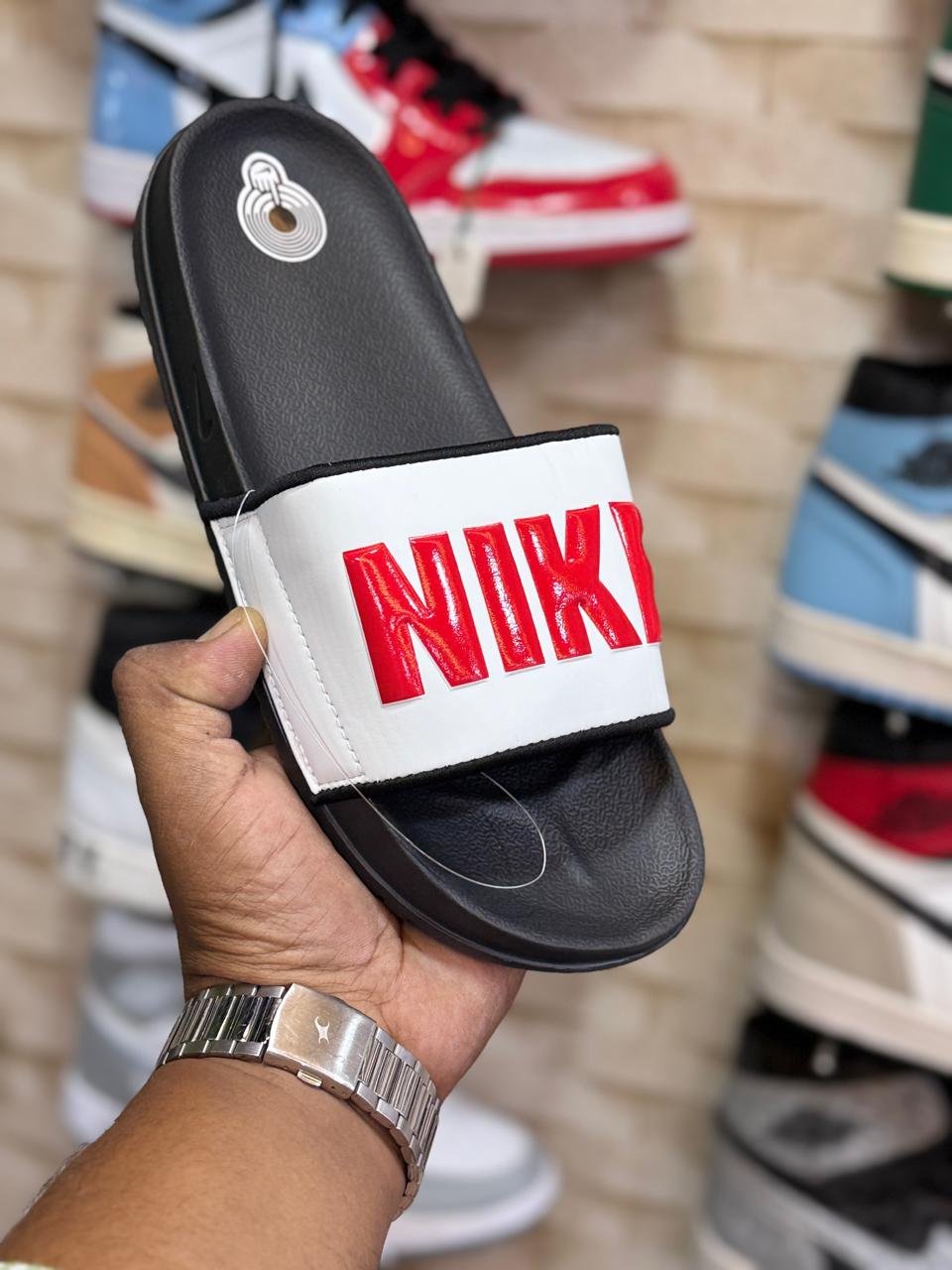 Brand: Nike filp- flop   