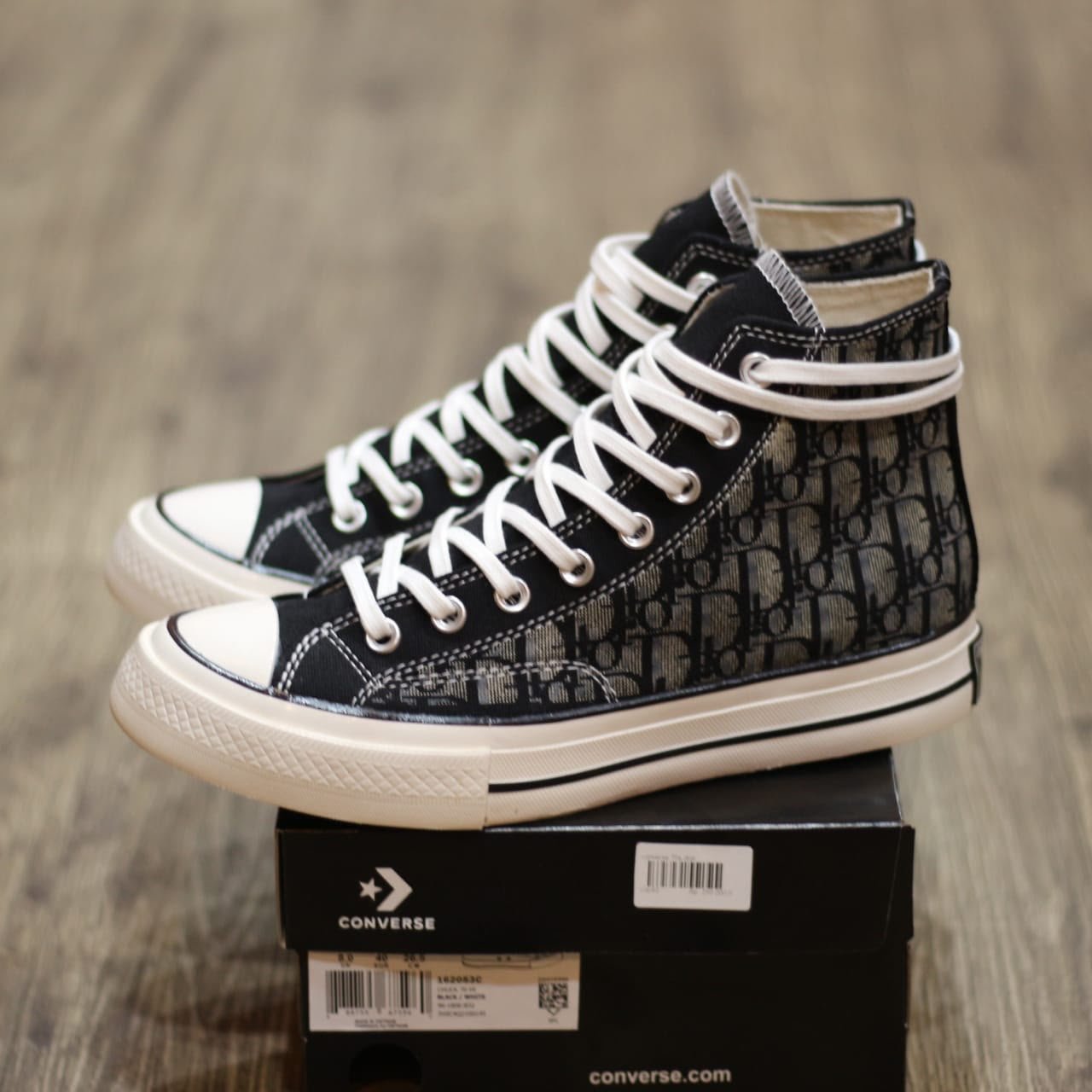 Brand: CONVERSE DIOR X CHUCK TAYLOR  