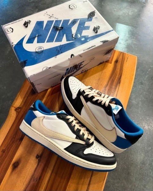 Brand : AIR JORDAN 1 LOW “ TRAVIS SCOTT FRAGMENT  