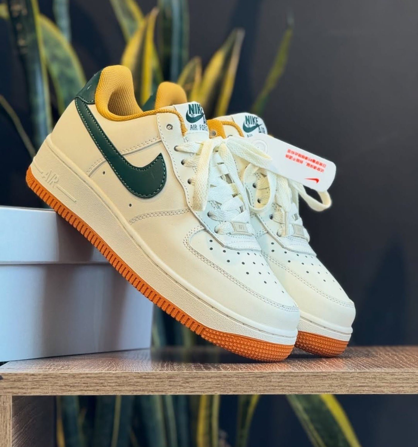 Brand: NIKE AIR FORCE HAMAVA  