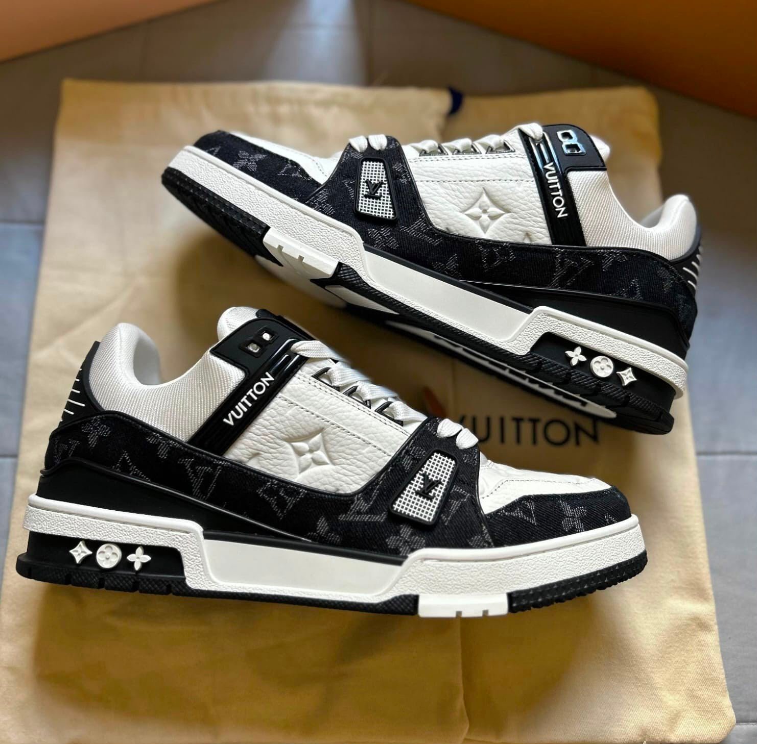 Brand: LOUIS VUITTON LV TRAINER WHITE BLACK WHITE 