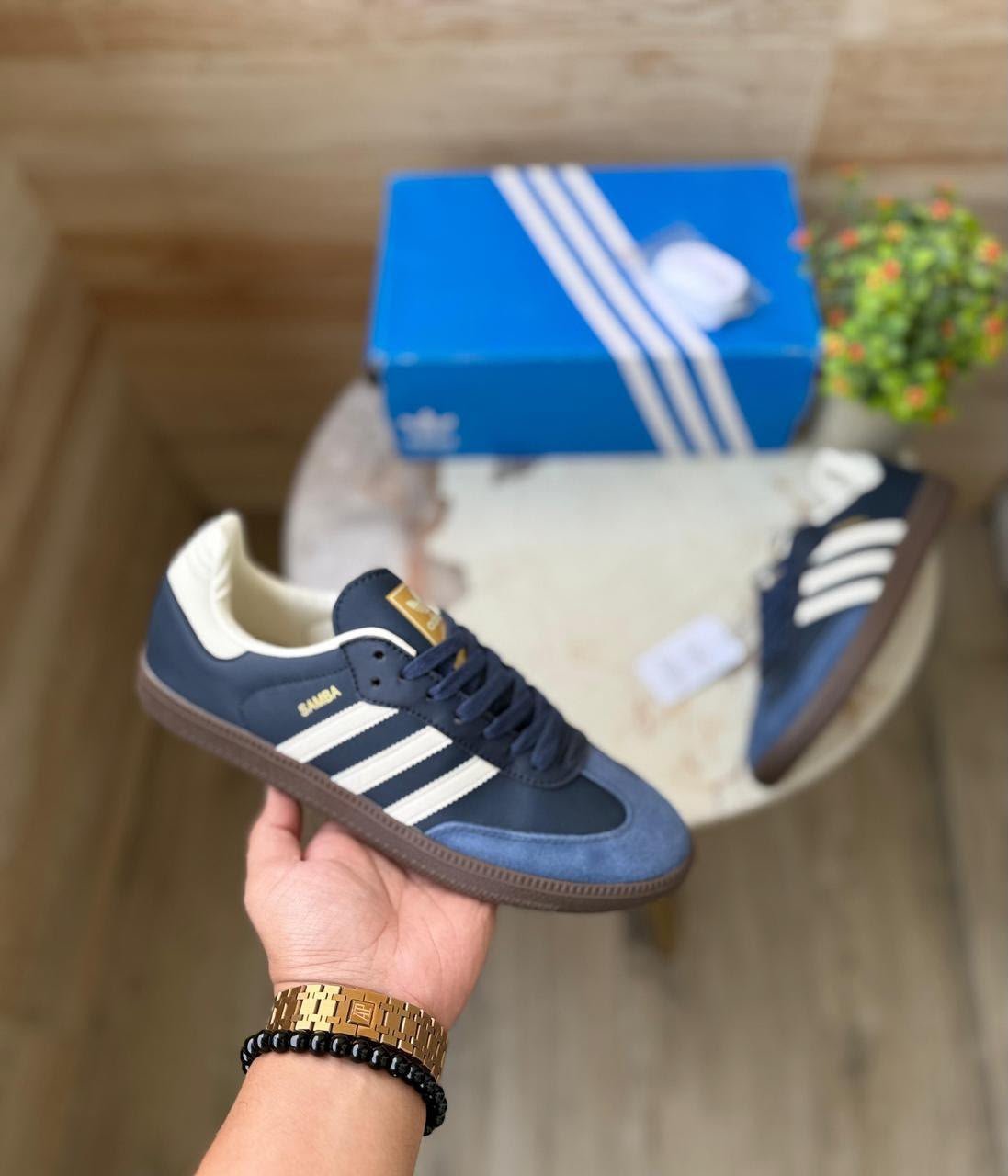 BRAND: Adidas samba  
