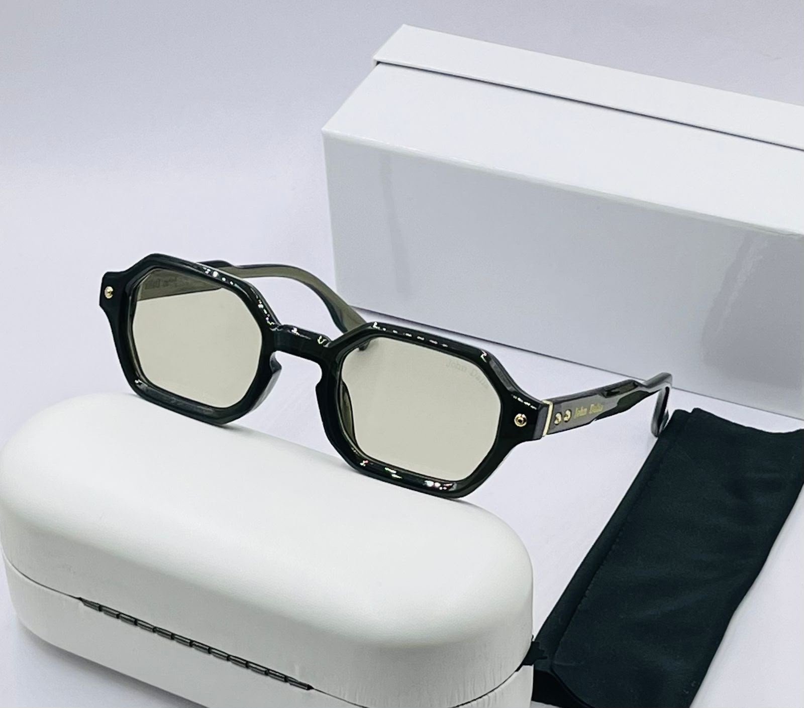 Goggle